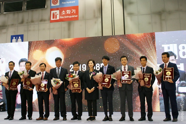 수상식 단체 사진