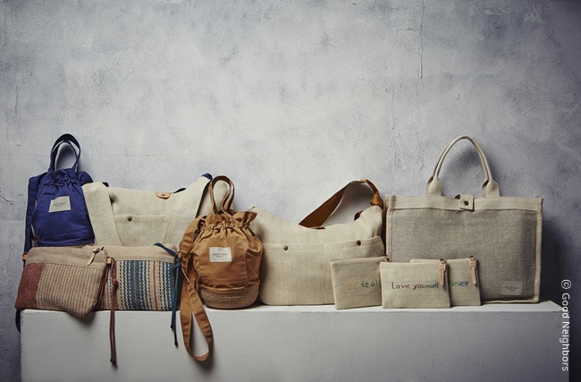 천연 황마소재로 만들어진 주트가방 전 제품의 사진