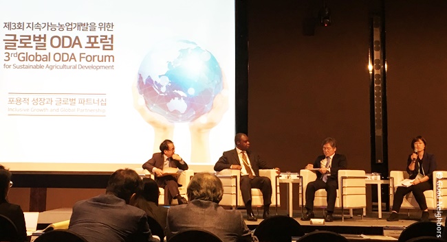 제3회 지속가능농업개발을 위한 글로벌 oda포럼에 참석하여 발표하는 우리단체 국제구호개발센터장의 모습