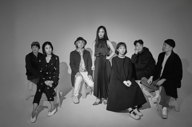 밴드 이날치의 모습 