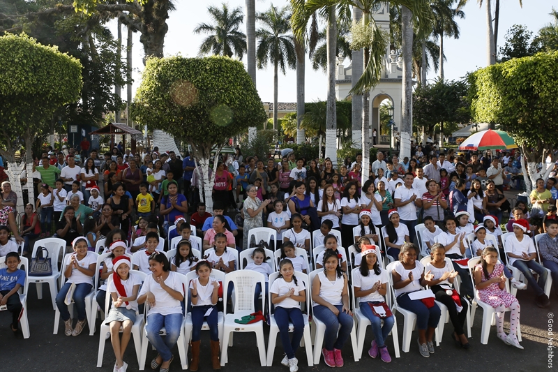 엘살바도르 아와차판 청소년 센터 수료식 모습