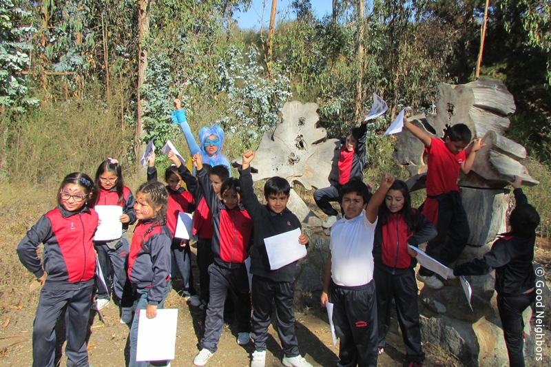 굿네이버스 칠레지부 지구의 날 맞아 특별 수업에 참여한 아이들의 모습