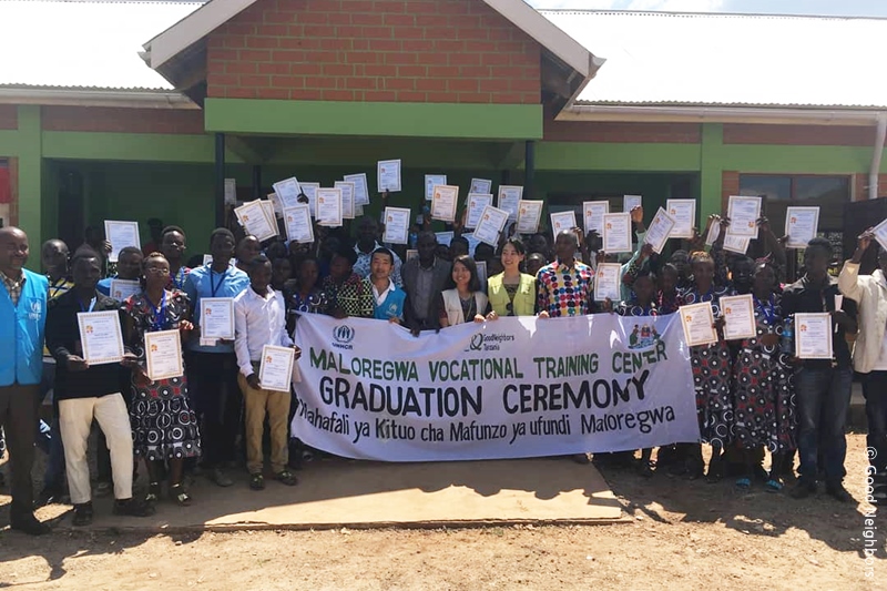 굿네이버스 탄자니아 직업센터 졸업식 모습