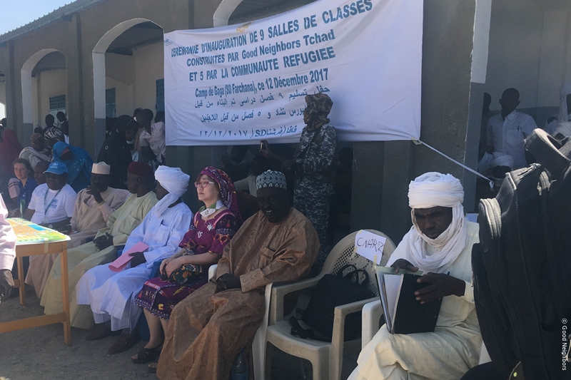 완공식에 참여한 주민들의 모습