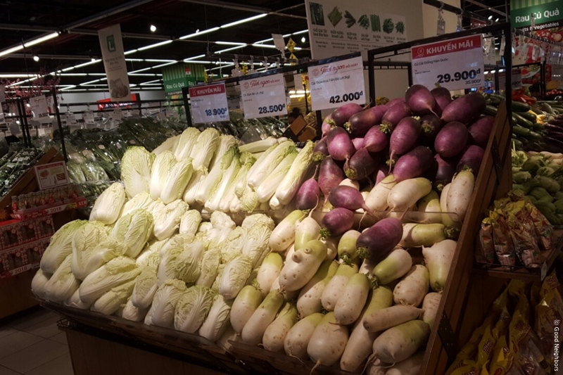 롯데마트 베트남 남사이공점에 진열된 소수민족이 생산한 한국 토종 무 이미지