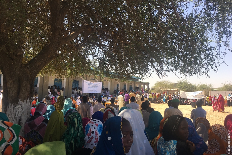 완공식에 참여한 주민들의 모습