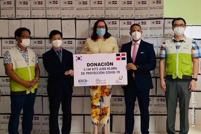 코로나19 예방키트 전달식 진행 모습 