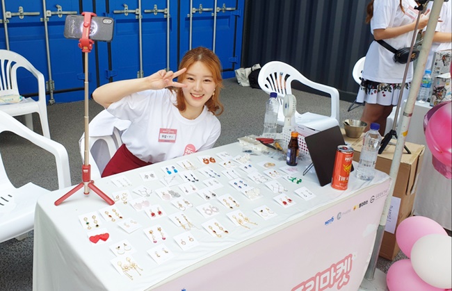 플리마켓 행사를 진행 중인 아프리카 bj모습