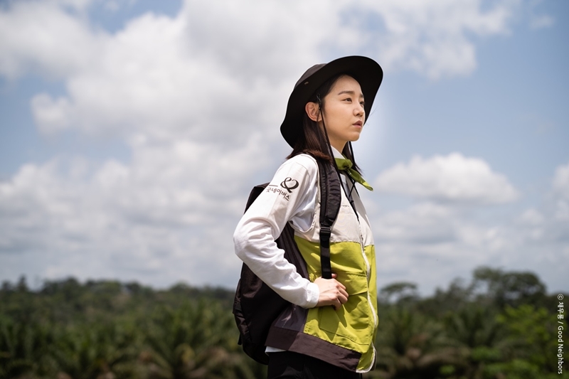 배우 신혜선 카메룬 해외봉사활동 모습