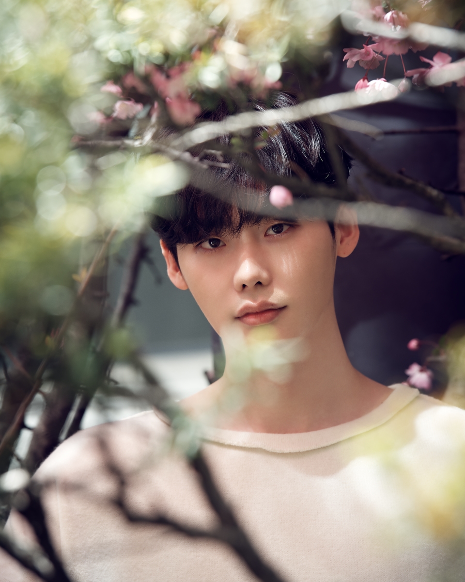 배우 이종석이 국제구호개발 NGO 굿네이버스(회장 양진옥, www.gni.kr)에 국내 위기가정 아동을 지원하기 위해 1억 원을 기부했다. 