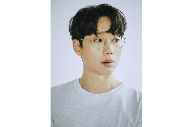 가수 10CM(십센치)의 모습 