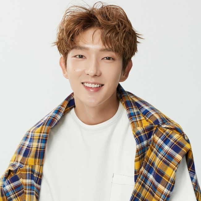 소외된 이웃을 위해 쌀 5톤을 기부한 배우 이준기 프로필