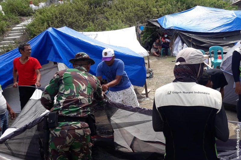 인도네시아 크루라한 바요지역에 텐트 설치 모습