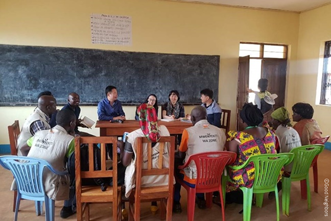 탄자니아 난민 자립지원 사업 연구를 진행하는 모습 