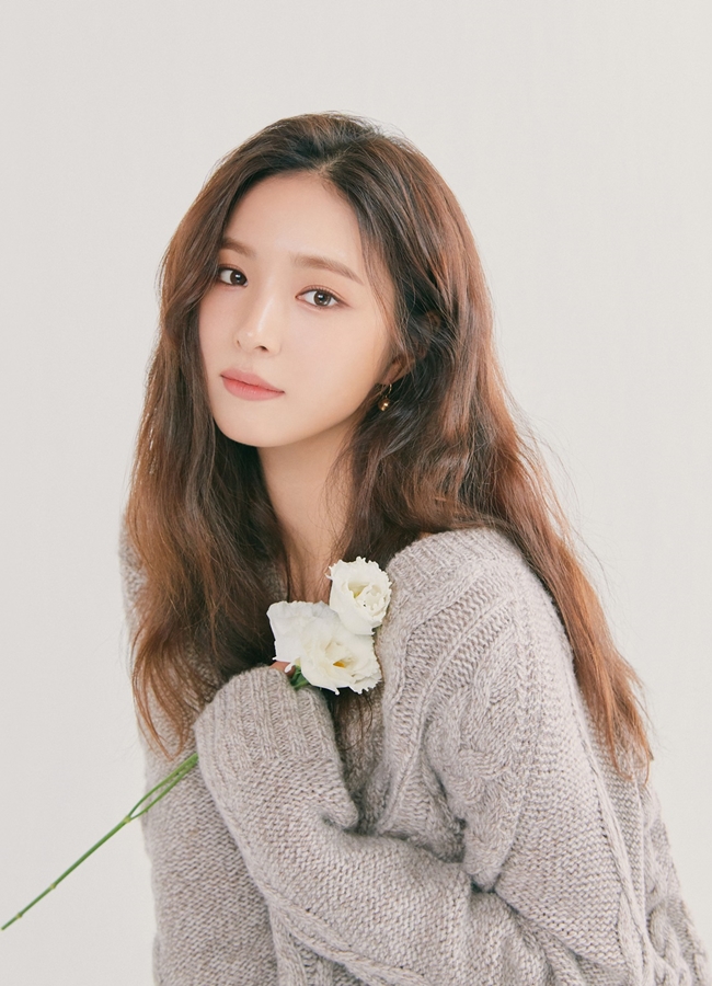 배우 신세경, 국내 여아 지원 위해 유튜브 수익금 기부