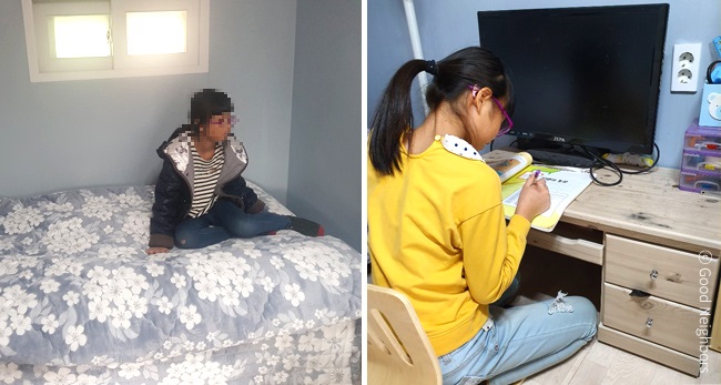 왼쪽은 햇빛이 들어오는 자신의 방 침대 파란색 이불 위에 앉아있는 솔이 모습, 오른쪽은 새로 산 책상과 의자 앞에서 학습지를 풀고 있는 솔이