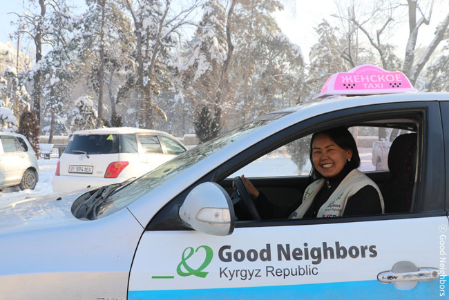 여성 자립을 위한 키르기즈공화국 사회적 기업 SBE 택시 운전사의 모습