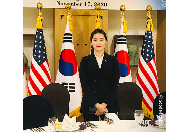 김은수 번역 봉사자 모습