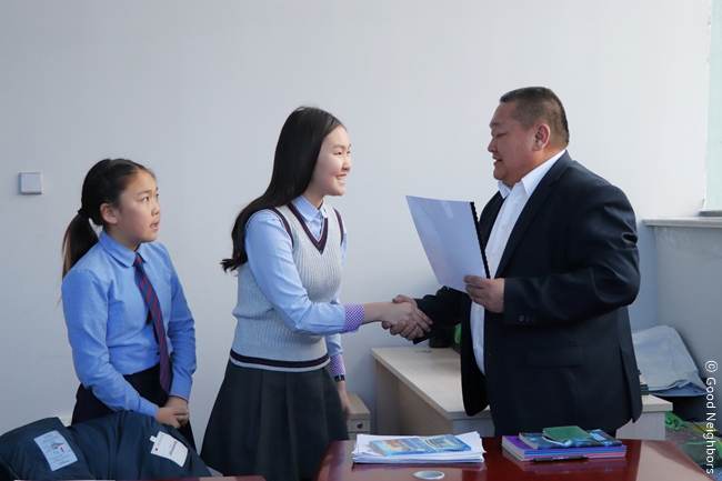 결의문을 전달 중인 굿네이버스 몽골 아동참여위원회