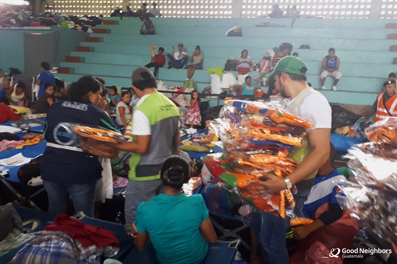 과테말라 화산 폭발 피해지역 긴급구호 물품 전달 모습