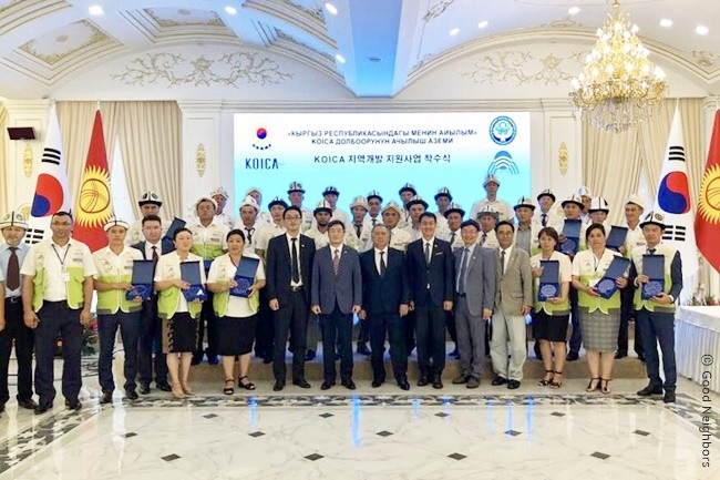 키르기스공화국에서 koica 지역개발 지원사업 착수식을 진행한 모습