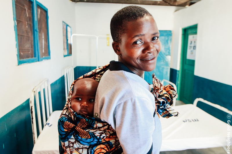 탄자니아 엄마와 아이의 모습