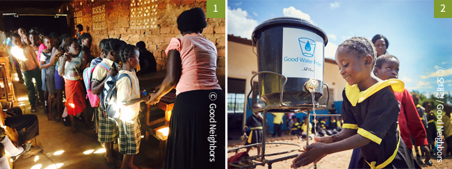 식수위생사업 현장 이미지 1.인형극에서 배운 위생습관을 스스로 실천할 수 있도록 칫솔, 치약, 비누를 나눠주는 모습 2.학교에 설치된 식수시설을 통해 손을 씻고 있는 아이들