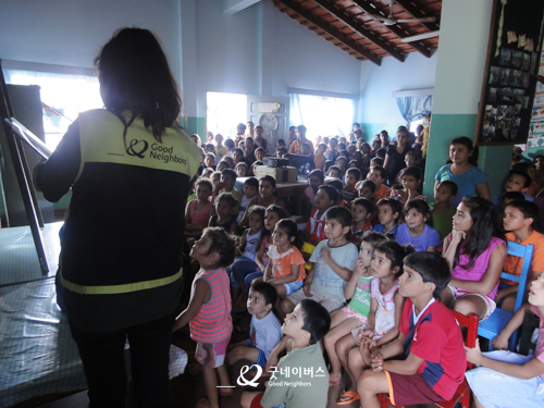 GNPy_치아위생교육 도서배포 1.jpg